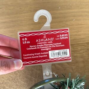 Christmas decor! Brand new, didn't fit our front porch so couldn't use.